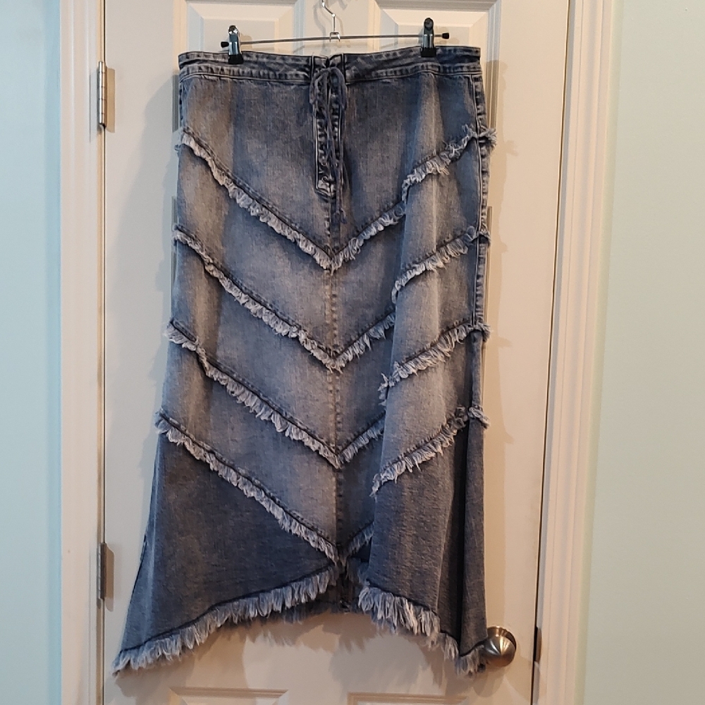Stylish Asymmetrical Denim Skirt with Frayed Detail